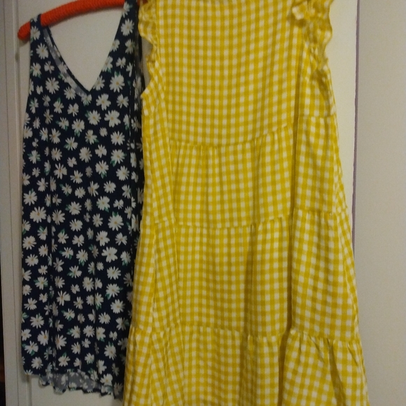 Clothes - Picture 4 of 16